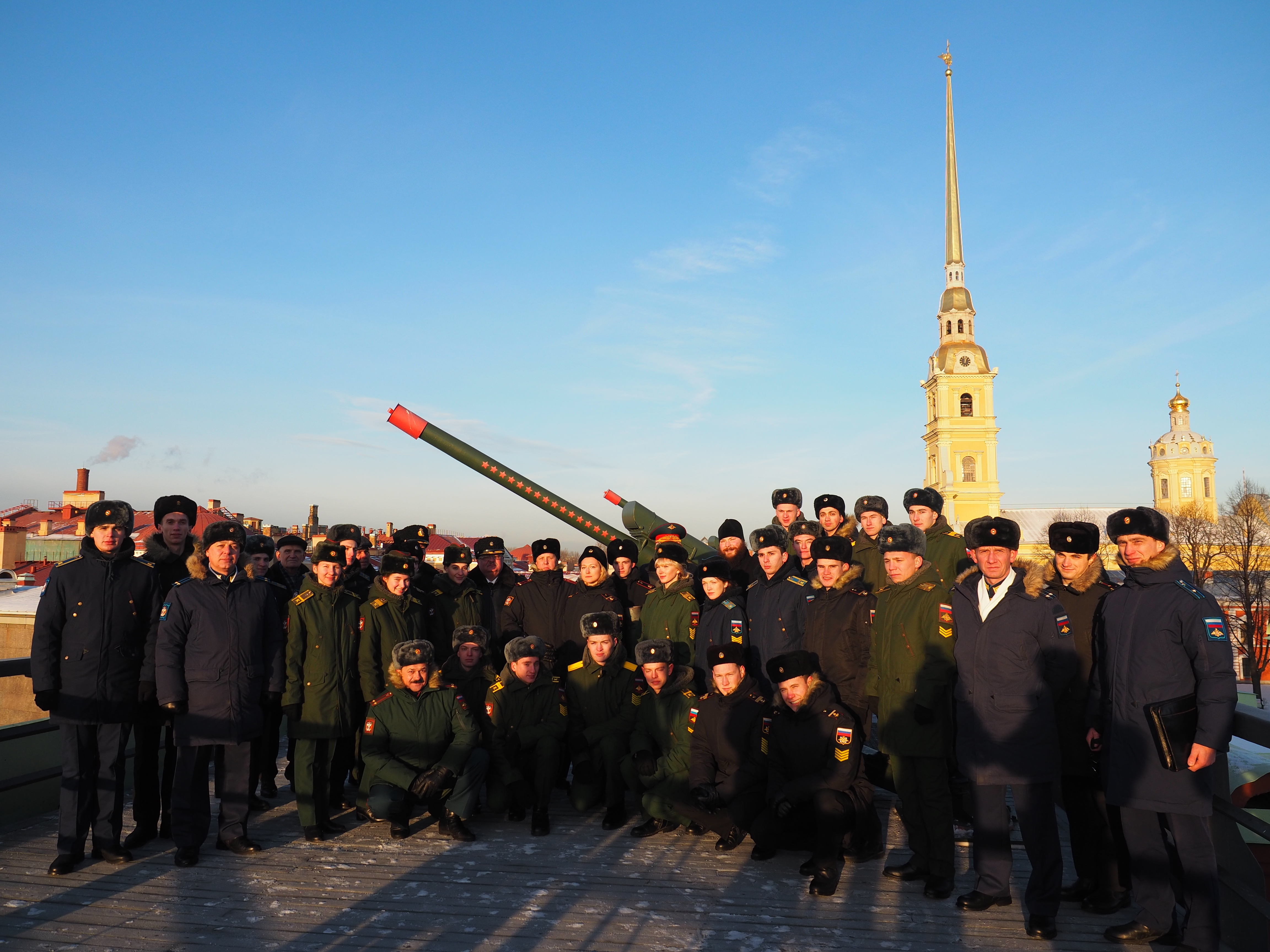 Годовщина военной операции. ВМЕДА Петропавловская крепость выпуск. Выставка военной техники Петропавловская крепость 2019 год. ..Манифестация у Нарышкина бастиона в СПБ.