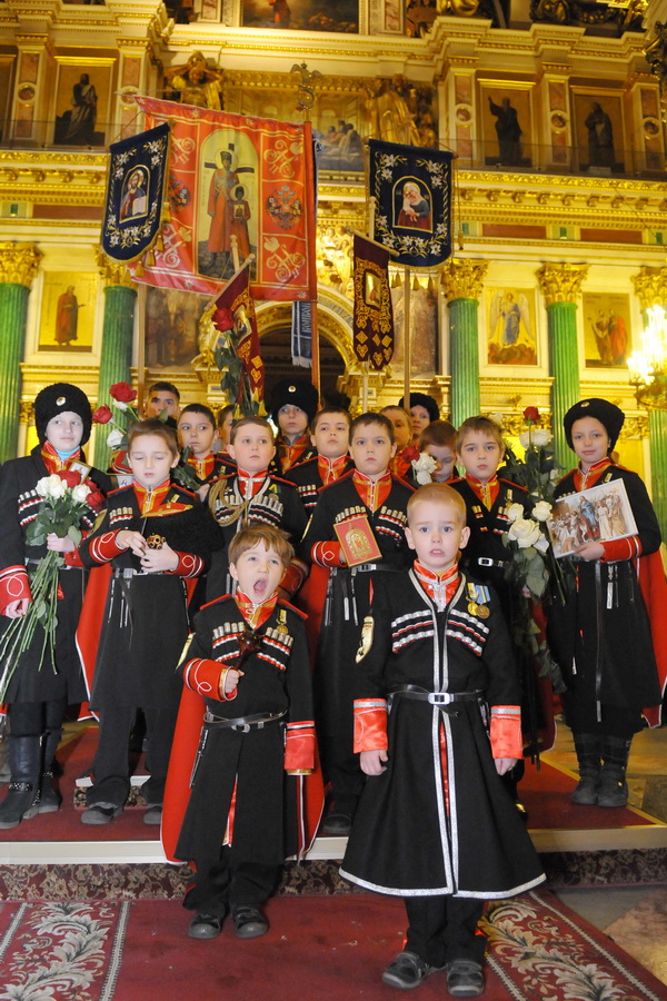 Детский крестный ход в Исаакиевском соборе курсанты фото прошлых лет.