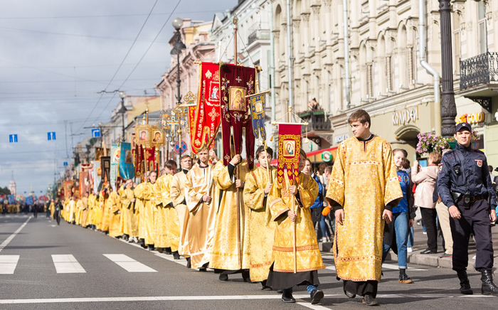 110 тысяч человек прошли крестным ходом в Петербурге в память об Александре Невском