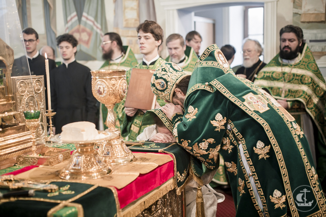 125-летие преставления преп. Амвросия Оптинского было отмечено в Духовной Академии праздничной Литургией и хиротонией