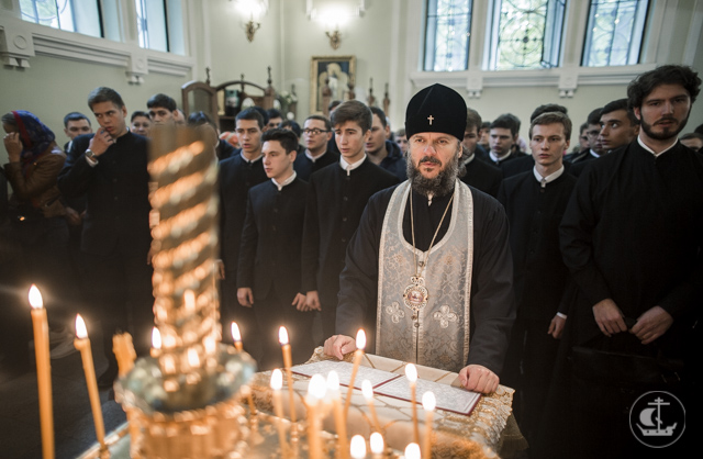 Новые студенты Академии посетили святые места города на Неве