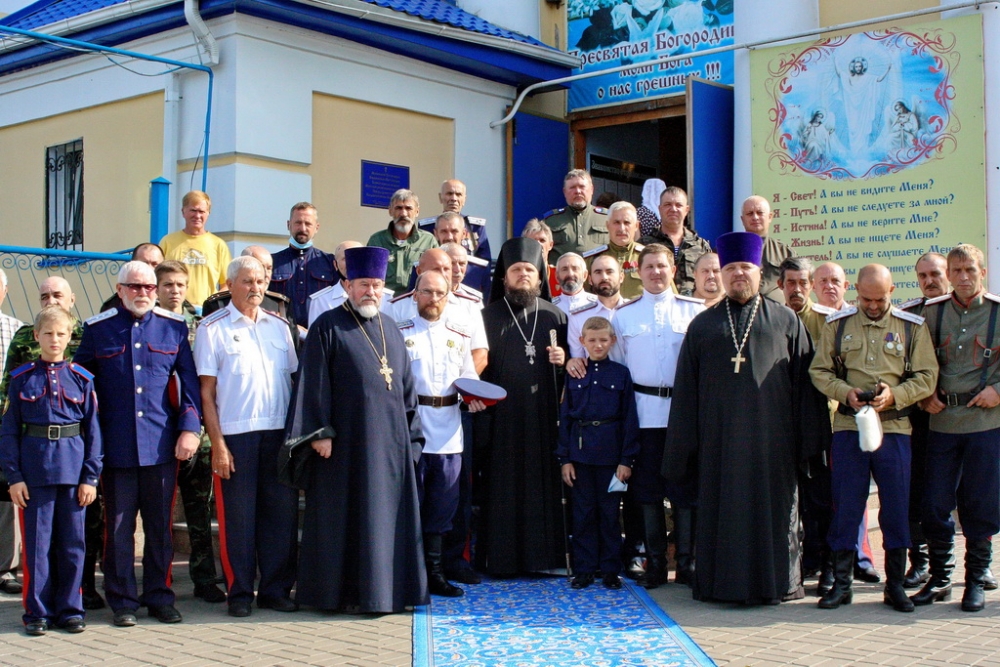 Казачья православная церковь. Казаки в церкви. Казаки православные. Храм кубанского казачьего войска в краснодаре. Храм георгия победоносца казаки.