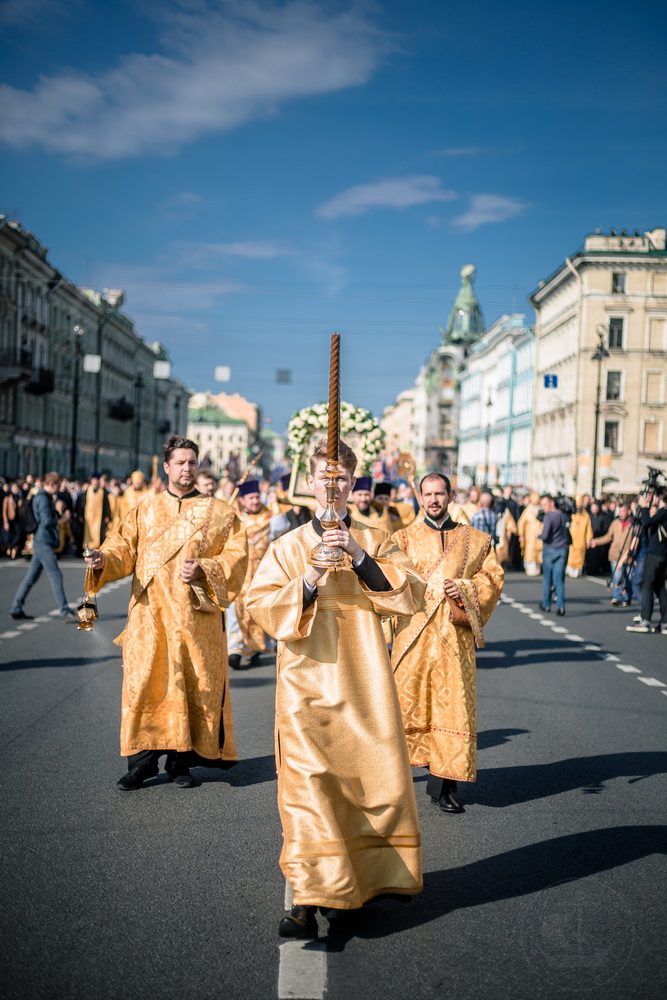 Питер Невский проспект крестный ход